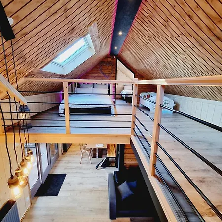 Casa vacanze Evasion Au En Bois Avec Et Grand Jardin - Fr-1-510-198 Floyon